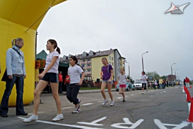 XVI Międzynarodowy Półmaraton Kurpiowski w Ostrołęce - PRZEDBIEGI (09.05.2010) - zdjęcie #54 - eOstroleka.pl